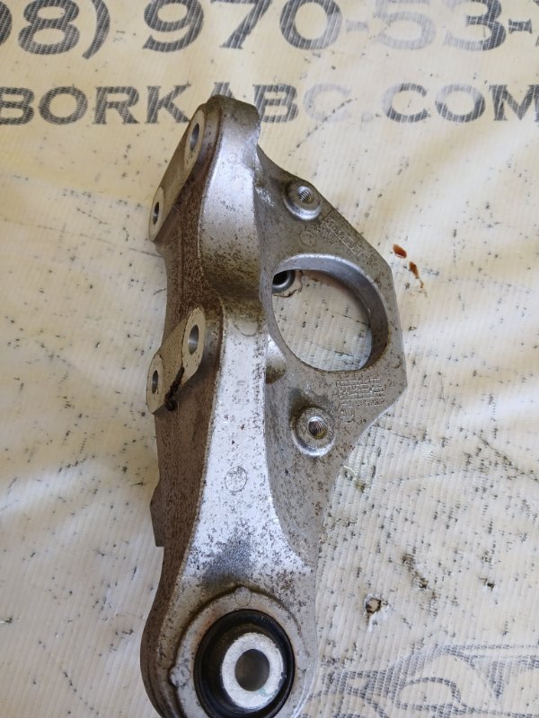 Кронштейн промежуточного вала XC90 2016 t27 Кронштейн промежуточного вала XC90 2016 t27