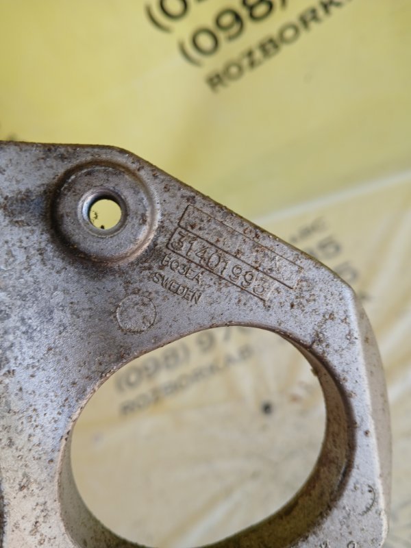 Кронштейн промежуточного вала XC90 2016 t27 Кронштейн промежуточного вала XC90 2016 t27