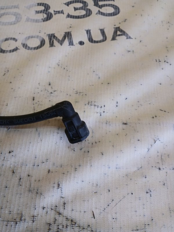 Трубка вентиляционная Volvo XC90 t27 Трубка вентиляционная Volvo XC90 t27