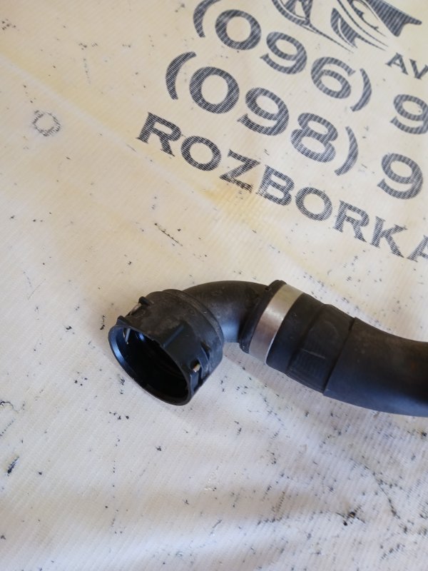 Патрубок системы охлаждения Volvo XC90 t27 Патрубок системы охлаждения Volvo XC90 t27