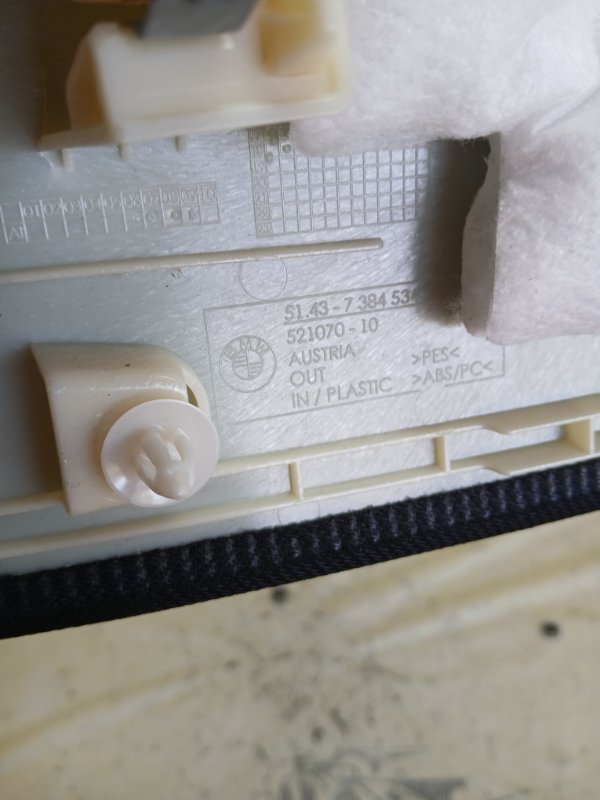 Накладка стойки задняя правая 530 2018 G30 XB1142M0 Накладка стойки задняя правая 530 2018 G30 XB1142M0