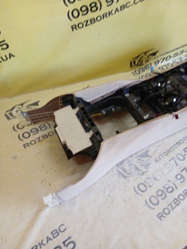 Консоль центральная 530 2018 G30 XB1142M0 Консоль центральная 530 2018 G30 XB1142M0