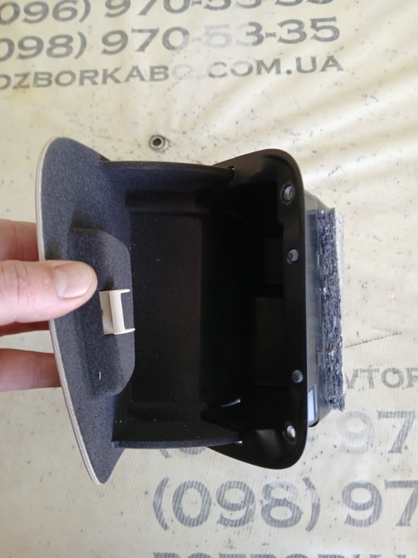 Бардачек передний левый BMW 530 G30 XB1142M0 Бардачек передний левый BMW 530 G30 XB1142M0