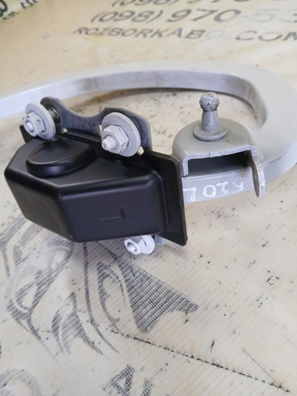 Петля двери багажника задняя левая 530 2018 G30 XB1142M0 Петля двери багажника задняя левая 530 2018 G30 XB1142M0