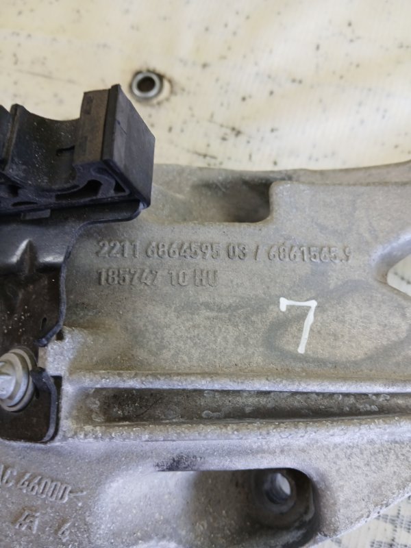 Подушка двигателя передняя левая 530 2018 G30 XB1142M0 Подушка двигателя передняя левая 530 2018 G30 XB1142M0