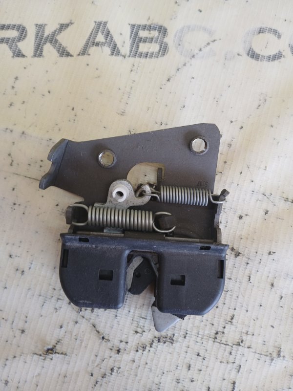 Замок спинки сиденья задний правый 530 2018 G30 XB1142M0 Замок спинки сиденья задний правый 530 2018 G30 XB1142M0