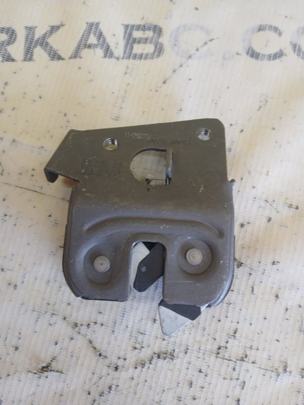 Замок спинки сиденья задний левый BMW 530 G30 XB1142M0 Замок спинки сиденья задний левый BMW 530 G30 XB1142M0