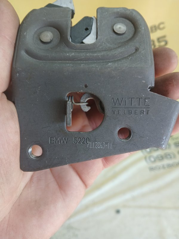 Замок спинки сиденья задний левый 530 2018 G30 XB1142M0 Замок спинки сиденья задний левый 530 2018 G30 XB1142M0