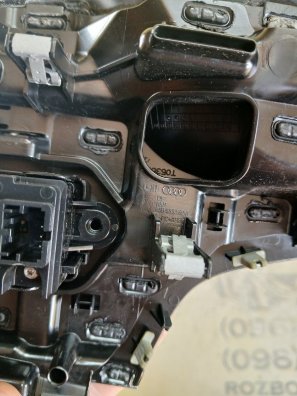 Декоративная накладка торпедо передняя левая Q3 2021 83A 2.0 CZRA Декоративная накладка торпедо передняя левая Q3 2021 83A 2.0 CZRA