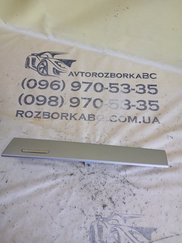 Запчасть декоративная накладка торпедо задняя Audi Q3 2021 83A 2.0 CZRA 83B8571864T4 Б/У Декоративная накладка торпедо задняя Audi Q3 2021 83A 2.0 CZRA 83B8571864T4 Б/У