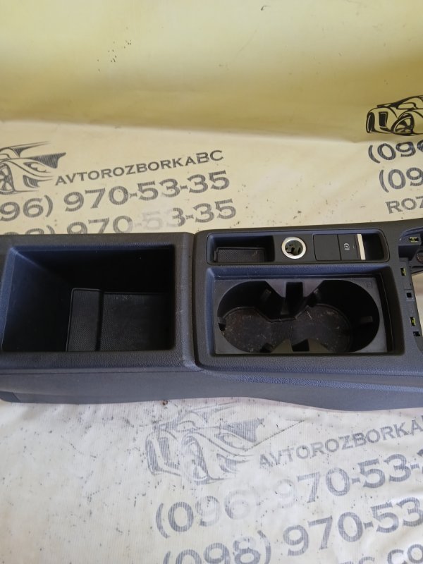 Консоль центральная Audi Q3 83A 2.0 CZRA Консоль центральная Audi Q3 83A 2.0 CZRA