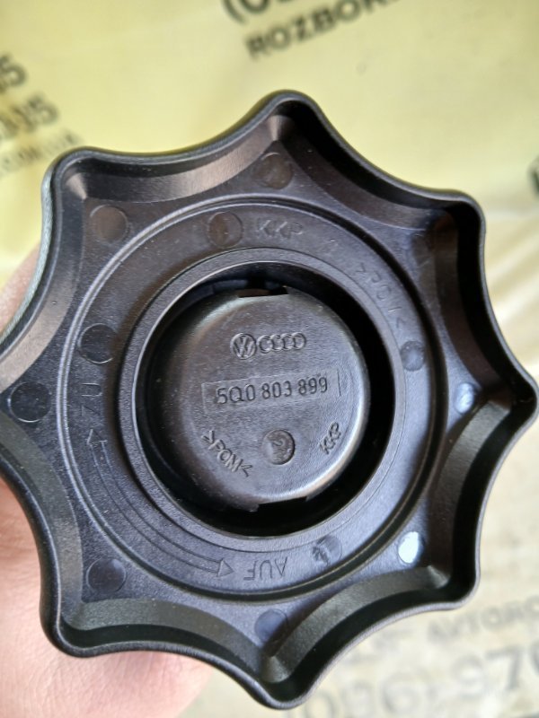 Болт крепление запасного колеса Audi Q3 83A 2.0 CZRA Болт крепление запасного колеса Audi Q3 83A 2.0 CZRA