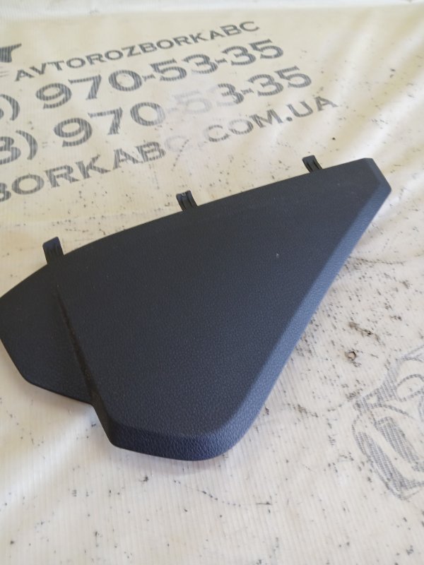 Накладка на торпедо передняя правая Q3 2021 83A 2.0 CZRA Накладка на торпедо передняя правая Q3 2021 83A 2.0 CZRA