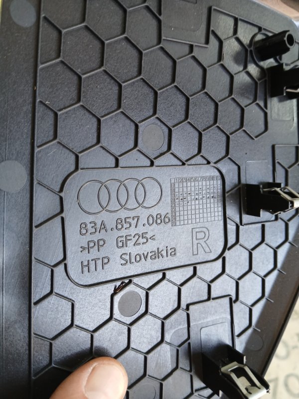 Накладка на торпедо передняя правая Q3 2021 83A 2.0 CZRA Накладка на торпедо передняя правая Q3 2021 83A 2.0 CZRA