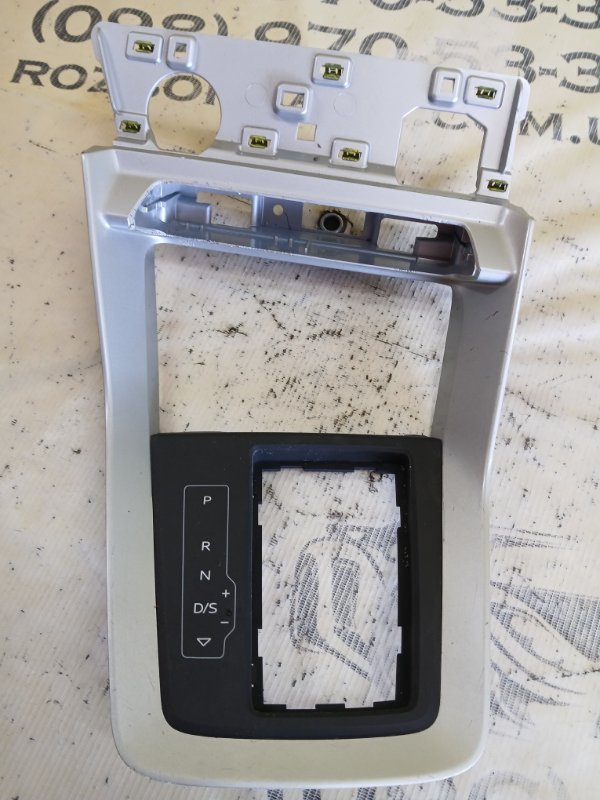 Накладка центральной консоли Q3 2021 83A 2.0 CZRA Накладка центральной консоли Q3 2021 83A 2.0 CZRA