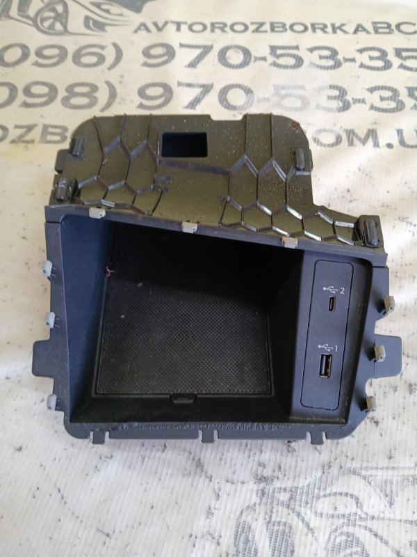 Бардачек Q3 2021 83A 2.0 CZRA Бардачек Q3 2021 83A 2.0 CZRA