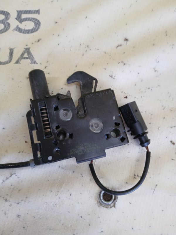 Замок капота Q3 2021 83A 2.0 CZRA Замок капота Q3 2021 83A 2.0 CZRA