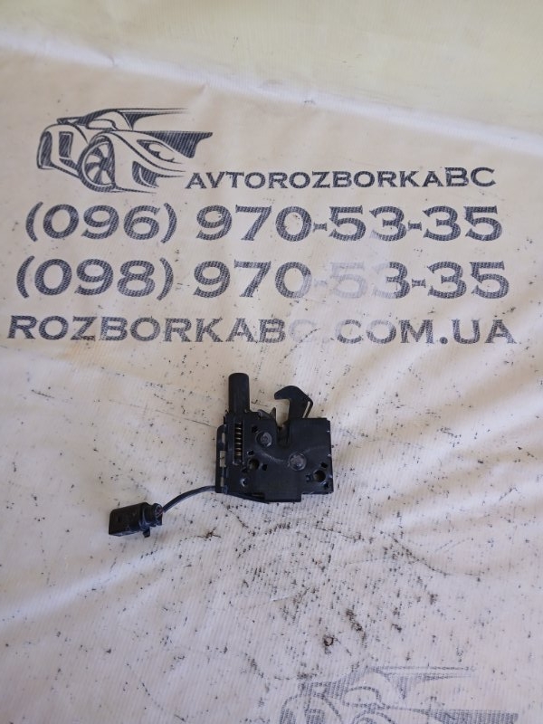 Запчасть замок капота Audi Q3 2021 83A 2.0 CZRA 83A823509 Б/У Замок капота Audi Q3 2021 83A 2.0 CZRA 83A823509 Б/У