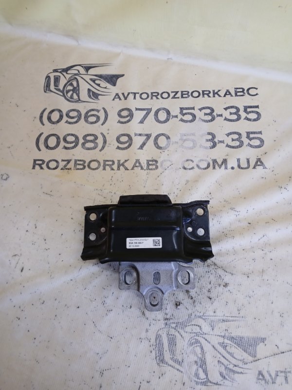 Запчасть подушка двигателя левая Audi Q3 2021 83A 2.0 CZRA 5QA199555F Б/У Подушка двигателя левая Audi Q3 2021 83A 2.0 CZRA 5QA199555F Б/У