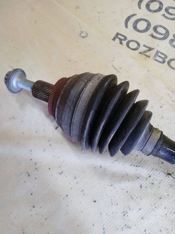 Полуось передний правый Audi Q3 83A 2.0 CZRA Полуось передний правый Audi Q3 83A 2.0 CZRA