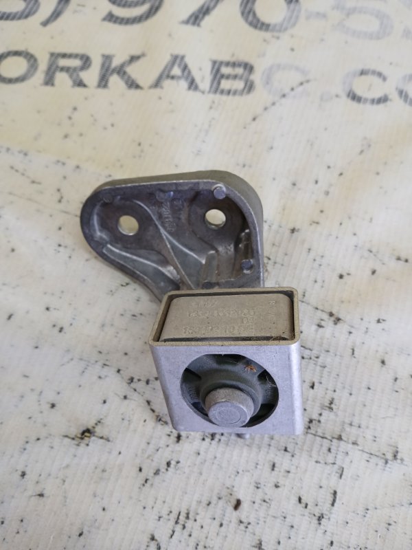 Кронштейн приемной трубы глушителя 530 2018 G30 XB1142M0 Кронштейн приемной трубы глушителя 530 2018 G30 XB1142M0