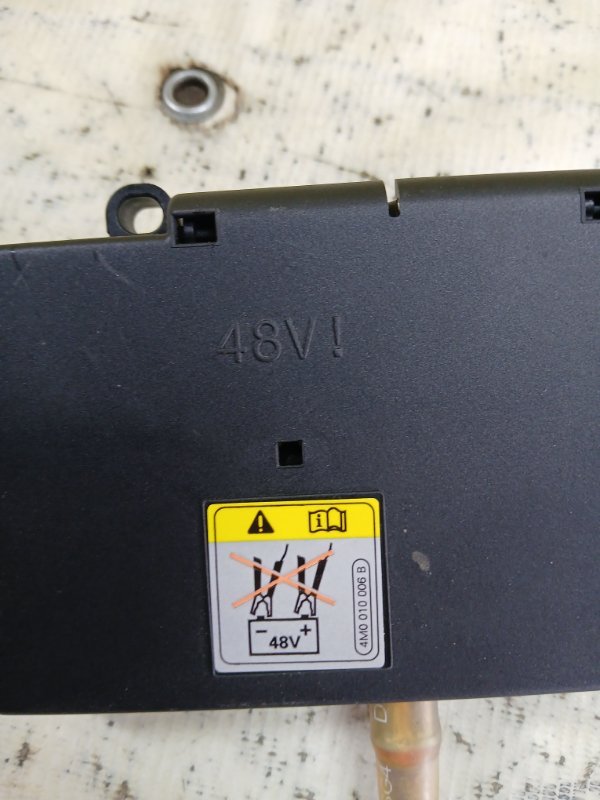 Блок предохранителей Audi Q8 3.0 DCBD Блок предохранителей Audi Q8 3.0 DCBD