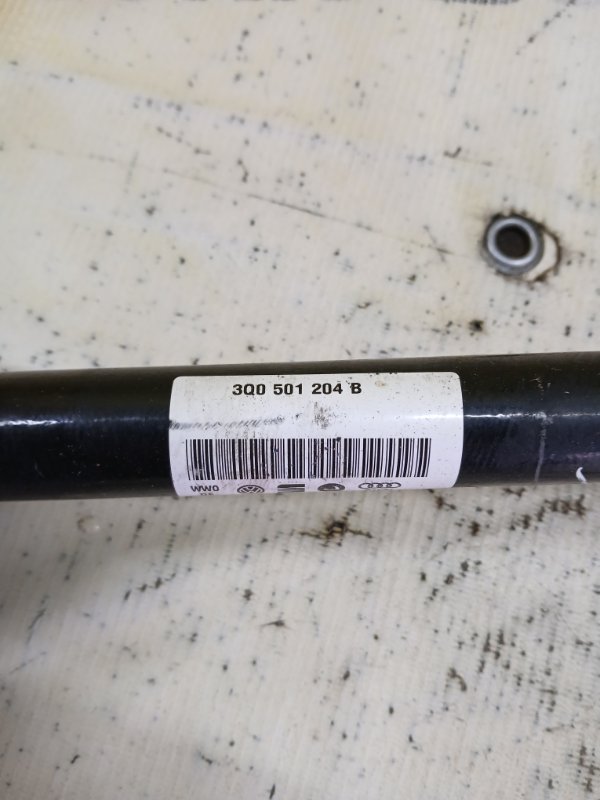 Полуось задний правый Q3 2021 83A 2.0 CZRA Полуось задний правый Q3 2021 83A 2.0 CZRA