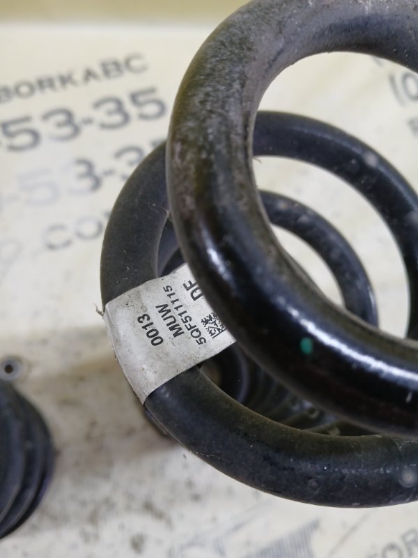 Пружина подвески задняя Q3 2021 83A 2.0 CZRA Пружина подвески задняя Q3 2021 83A 2.0 CZRA