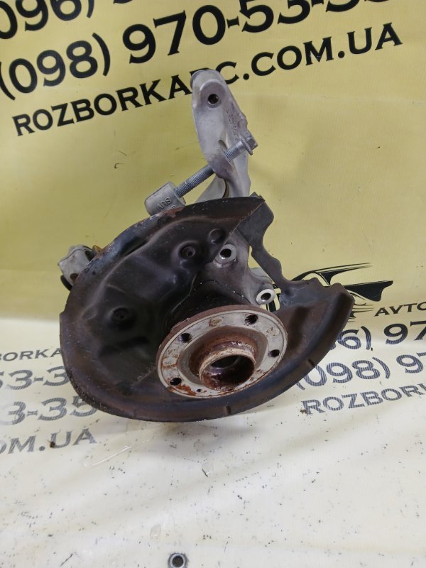 Цапфа задняя левая Audi Q3 83A 2.0 CZRA