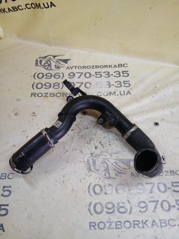 Запчасть патрубок интеркулера правый Audi Q3 2021 83A 2.0 CZRA 6C0145770A Б/У Патрубок интеркулера правый Audi Q3 2021 83A 2.0 CZRA 6C0145770A Б/У