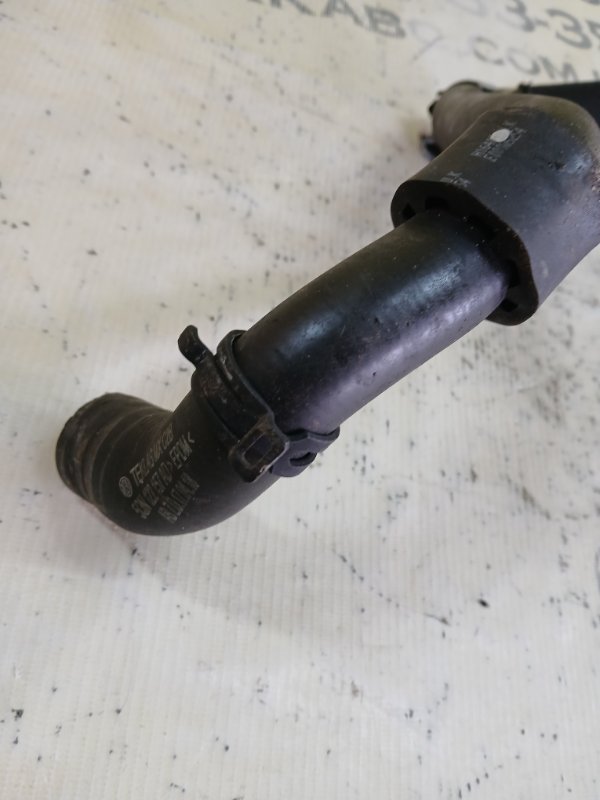 Патрубок системы охлаждения Audi Q3 83A 2.0 CZRA Патрубок системы охлаждения Audi Q3 83A 2.0 CZRA