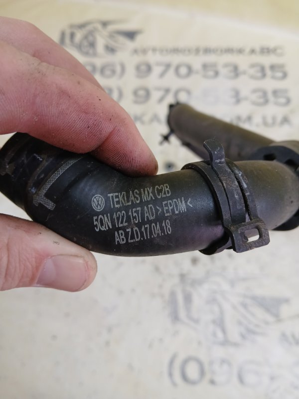 Патрубок системы охлаждения Q3 2021 83A 2.0 CZRA Патрубок системы охлаждения Q3 2021 83A 2.0 CZRA