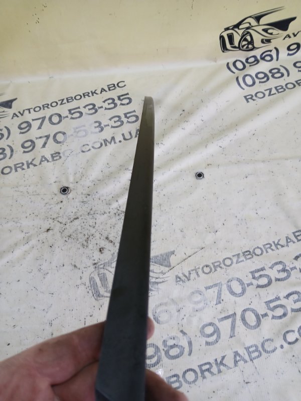 Молдинг лобового стекла передний правый Q3 2021 83A 2.0 CZRA Молдинг лобового стекла передний правый Q3 2021 83A 2.0 CZRA