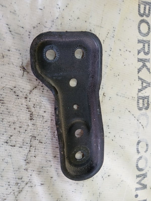 Запчасть кронштейн передний левый Audi Q3 2021 83A 2.0 CZRA 5Q0199517E Б/У Кронштейн передний левый Audi Q3 2021 83A 2.0 CZRA 5Q0199517E Б/У