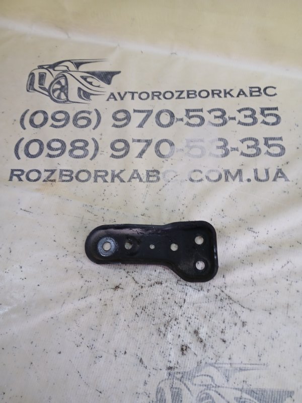 Запчасть кронштейн передний правый Audi Q3 2021 83A 2.0 CZRA 5Q0199518E Б/У Кронштейн передний правый Audi Q3 2021 83A 2.0 CZRA 5Q0199518E Б/У