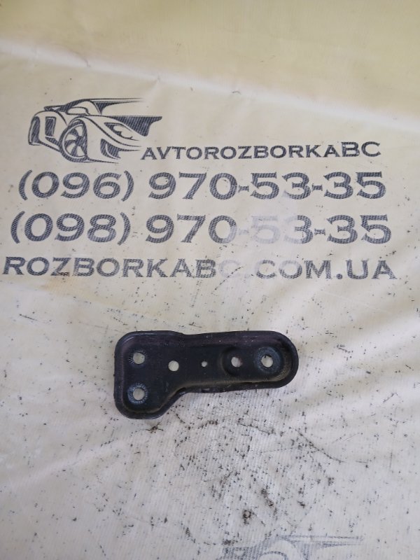 Кронштейн передний правый Audi Q3 83A 2.0 CZRA Кронштейн передний правый Audi Q3 83A 2.0 CZRA