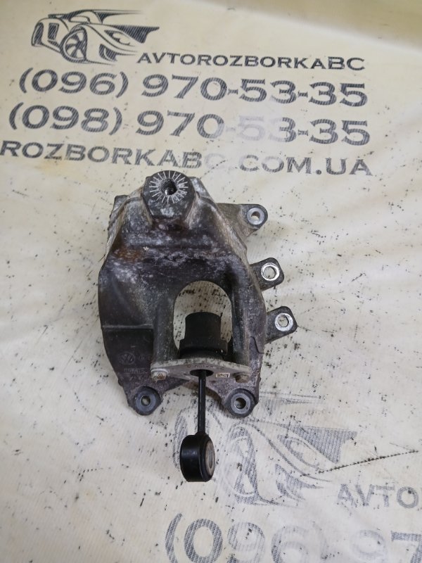 Кронштейн подушки двигателя Audi Q5 80A 2.0 DAYB Кронштейн подушки двигателя Audi Q5 80A 2.0 DAYB