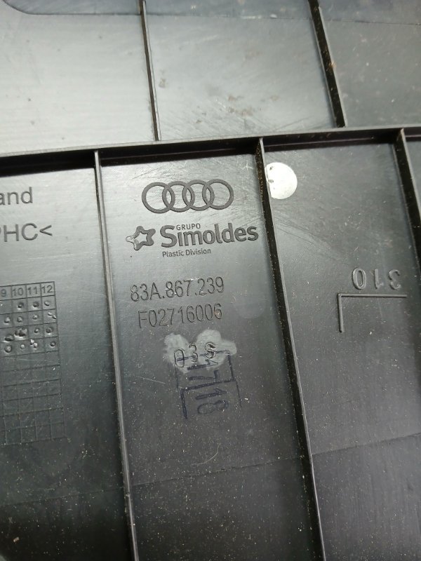 Накладка стойки левая Audi Q3 83A 2.0 CZRA