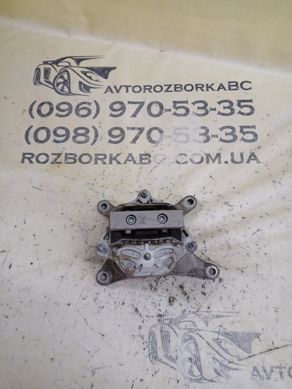 Запчасть подушка акпп Audi Q5 2018 80A 2.0 DAYB 8W0399156 Б/У Подушка АКПП Audi Q5 2018 80A 2.0 DAYB 8W0399156 Б/У