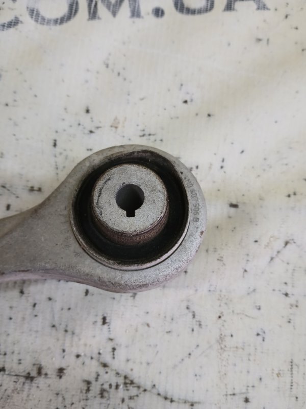 Рычаг подвески верхний передний правый Audi Q5 80A 2.0 DAYB Рычаг подвески верхний передний правый Audi Q5 80A 2.0 DAYB