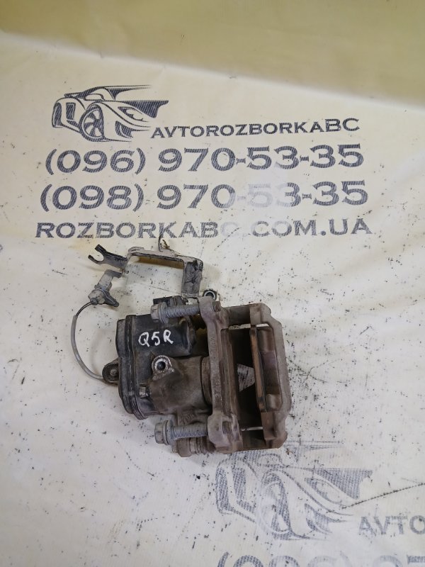 Запчасть суппорт тормозной задний правый Audi Q5 2018 80A 2.0 DAYB 8W0615404A Б/У Суппорт тормозной задний правый Audi Q5 2018 80A 2.0 DAYB 8W0615404A Б/У