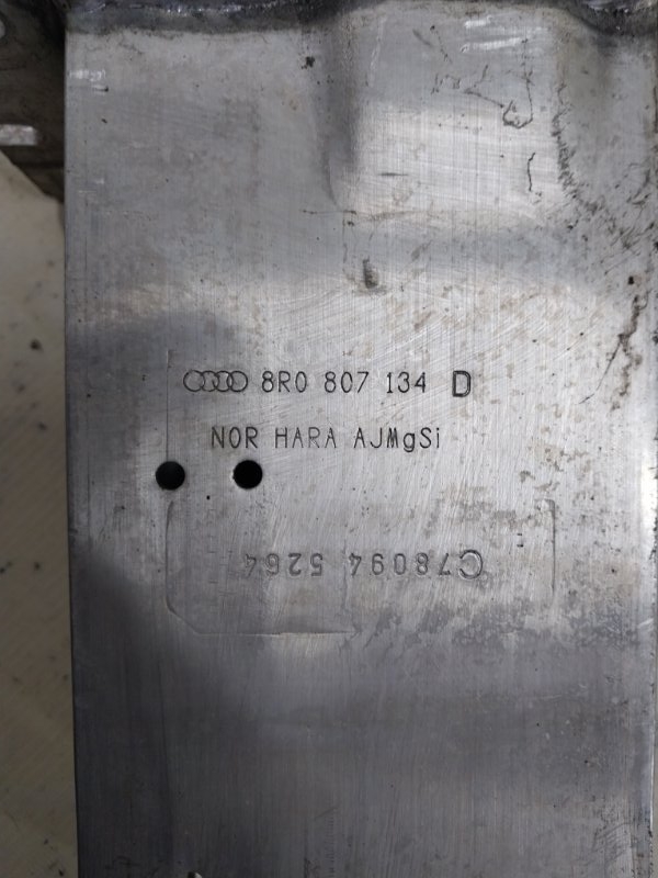 Клык усилителя бампера передний правый Macan 2015 95B CTMA Клык усилителя бампера передний правый Macan 2015 95B CTMA