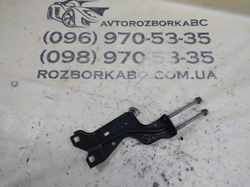 Запчасть кронштейн правый Porsche Macan 2015 95B CTMA 95B807334A Б/У Кронштейн правый Porsche Macan 2015 95B CTMA 95B807334A Б/У