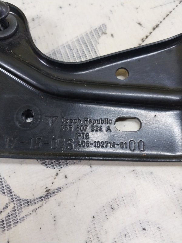 Кронштейн правый Porsche Macan 95B CTMA Кронштейн правый Porsche Macan 95B CTMA