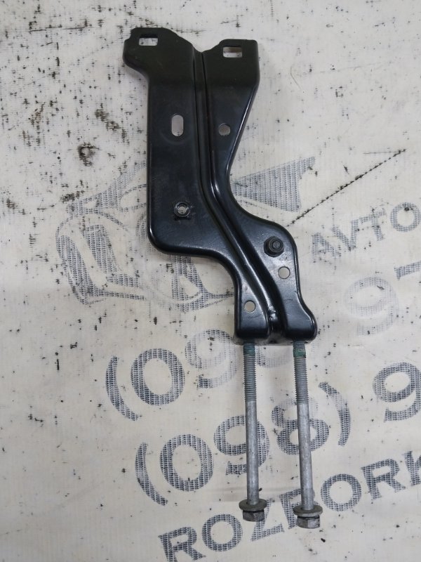 Кронштейн правый Macan 2015 95B CTMA Кронштейн правый Macan 2015 95B CTMA