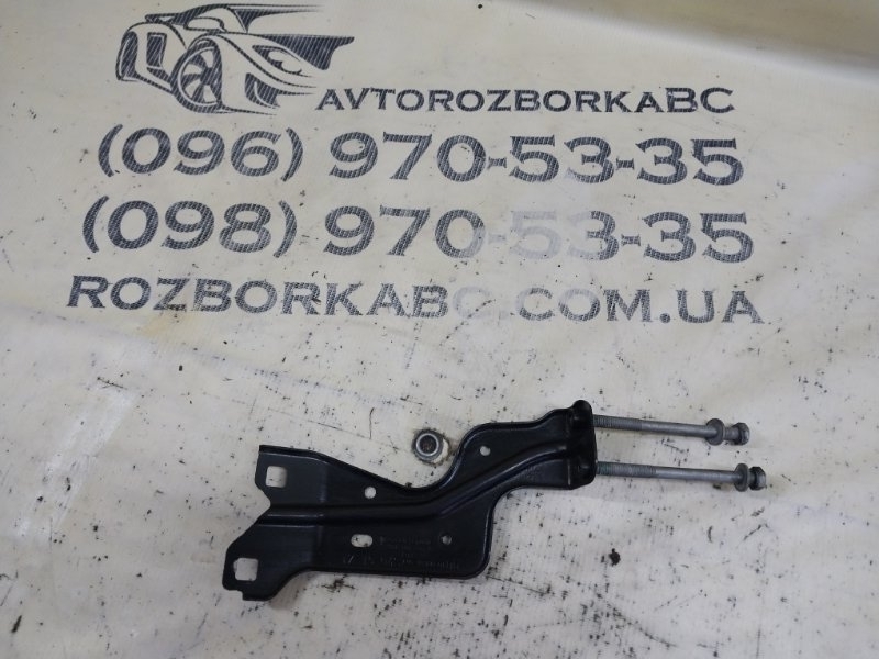 Запчасть кронштейн Porsche Macan 2015 95B CTMA 95B807333A Б/У Кронштейн Porsche Macan 2015 95B CTMA 95B807333A Б/У