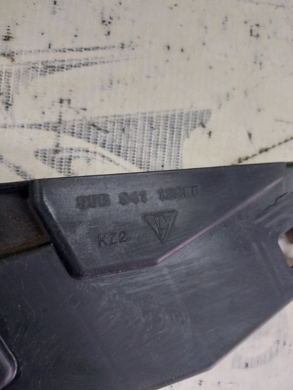 Крепление фары правое Macan 2015 95B CTMA Крепление фары правое Macan 2015 95B CTMA