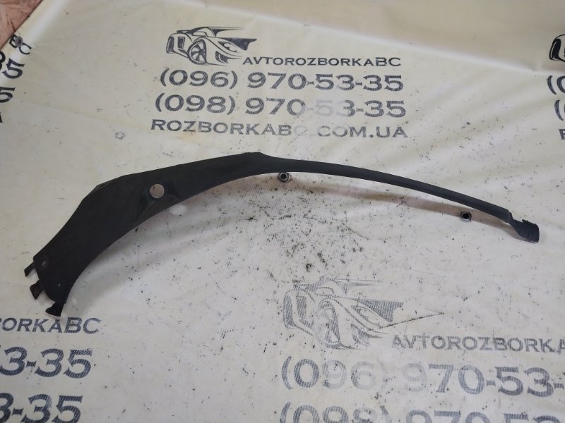 Запчасть накладка фари левая Porsche Macan 2015 95B CTMA 95B807173A Б/У Накладка фари левая Porsche Macan 2015 95B CTMA 95B807173A Б/У