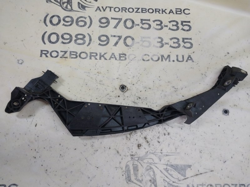 Запчасть крепление бампера переднее правое Porsche Macan 2015 95B CTMA 95B807890C Б/У Крепление бампера переднее правое Porsche Macan 2015 95B CTMA 95B807890C Б/У