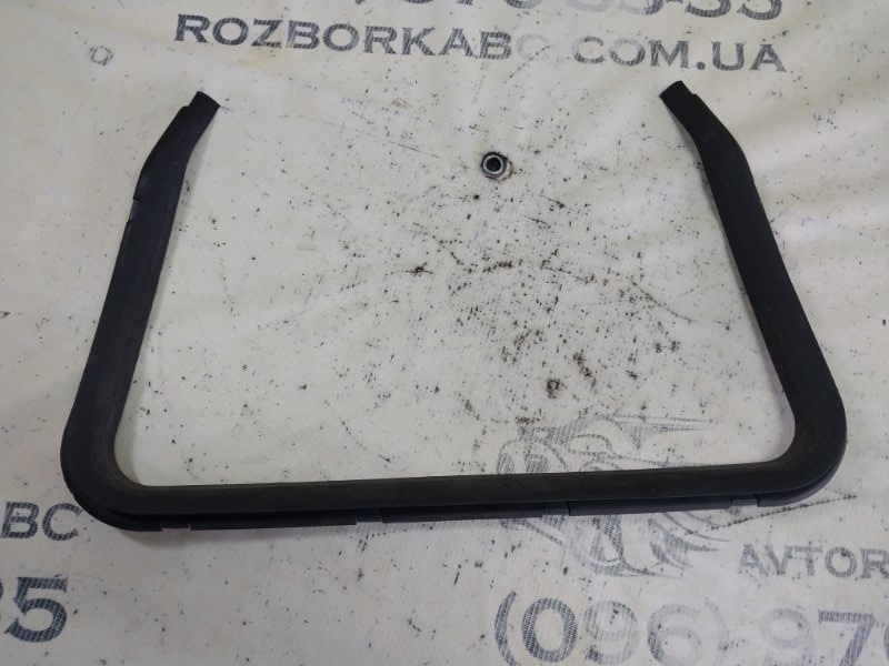 Уплотнитель капота Macan 2015 95B CTMA Уплотнитель капота Macan 2015 95B CTMA